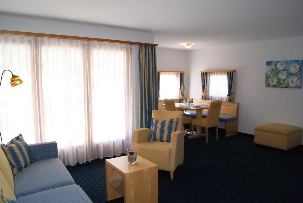 Ferienwohnungen Hotel Allegra Zuoz Εξωτερικό φωτογραφία